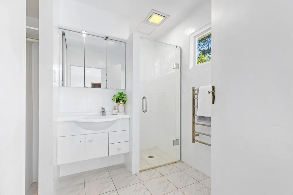 Photos of 825 Beach Road