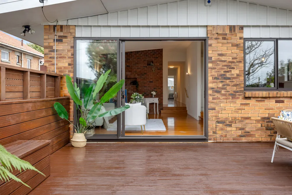 Photos of 100 Ruawai Road