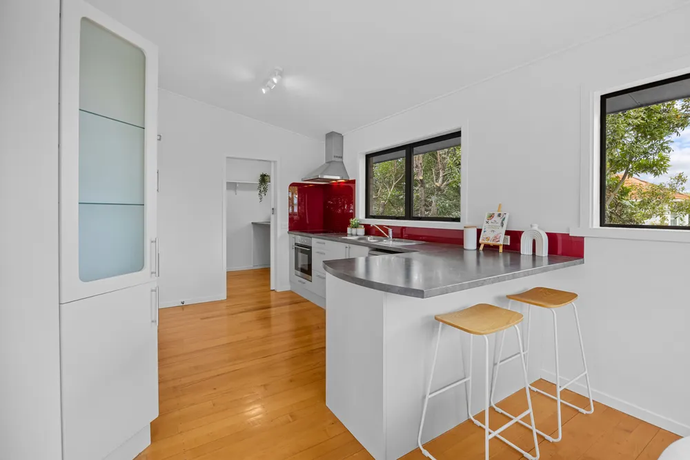Photos of 100 Ruawai Road