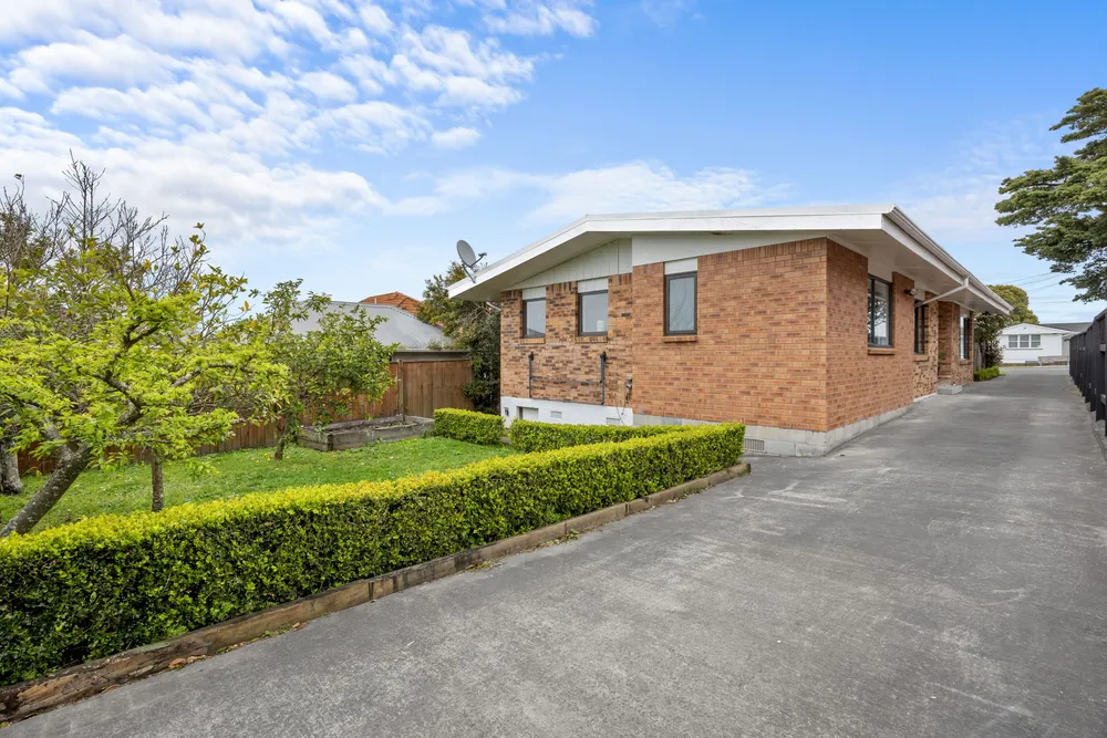 Photos of 100 Ruawai Road