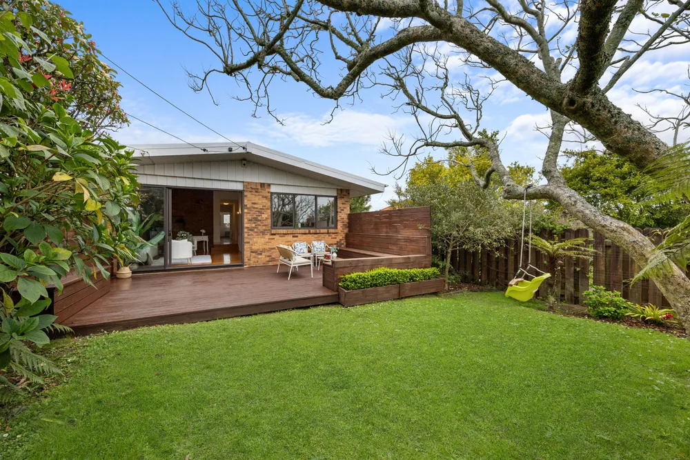 Photos of 100 Ruawai Road