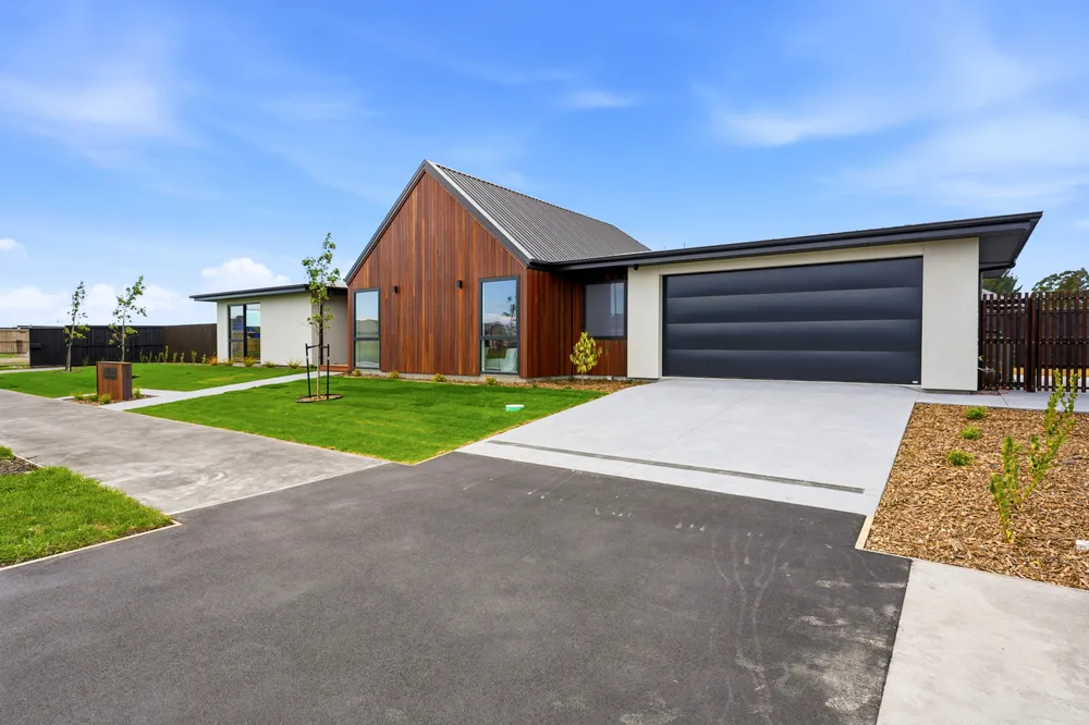 Photos of 135 Ridgeland Way