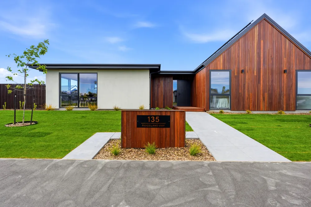 Photos of 135 Ridgeland Way