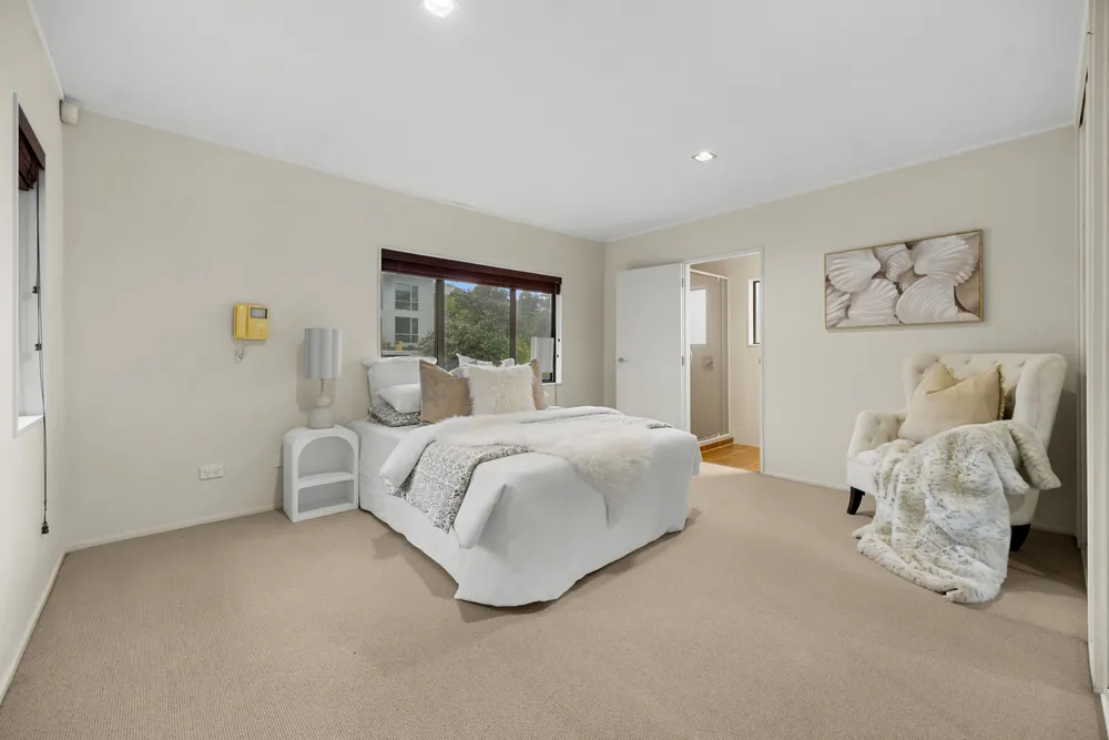 Photos of 17 Debron Avenue