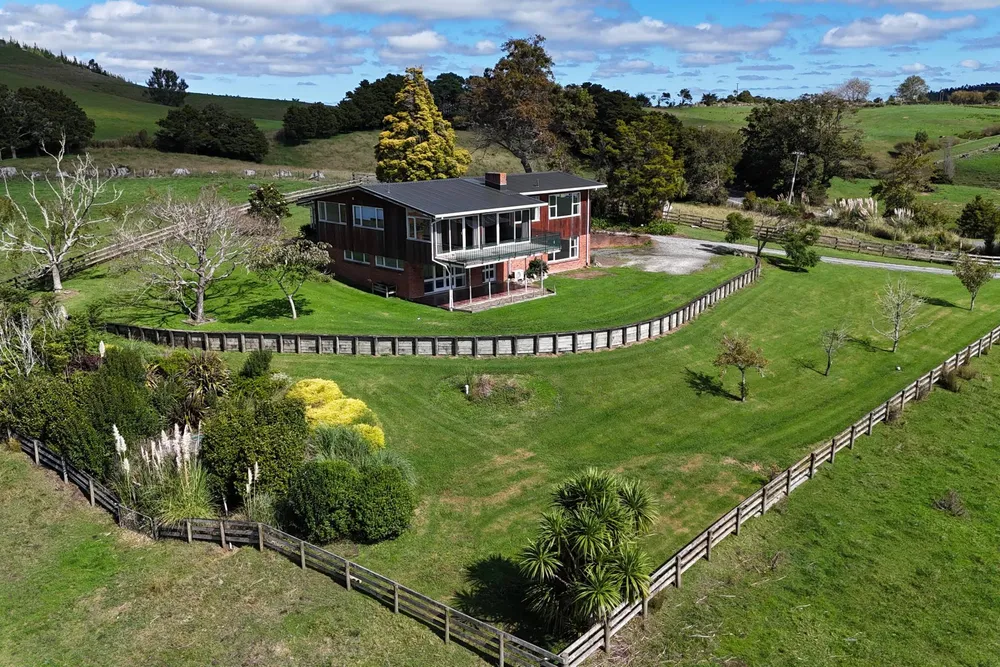 Photos of 123 Whakapirau Road
