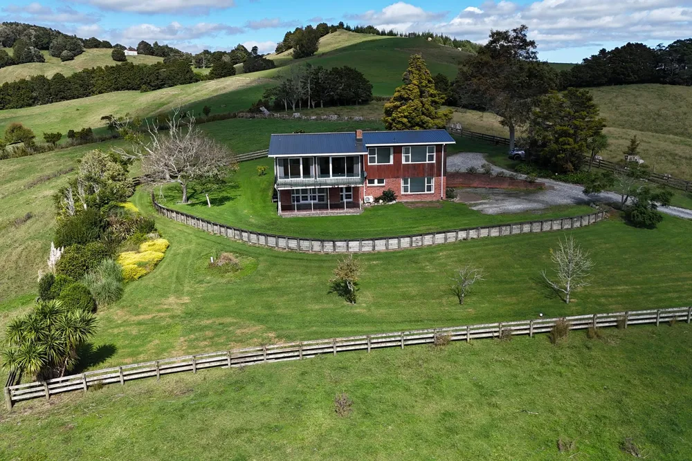 Photos of 123 Whakapirau Road