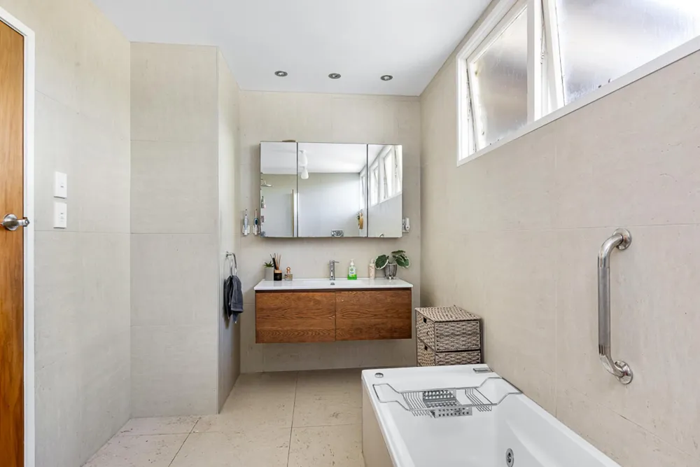 Photos of 123 Whakapirau Road