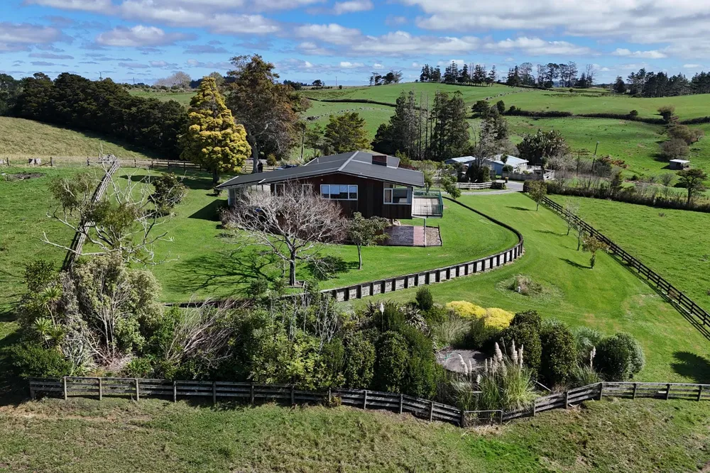 Photos of 123 Whakapirau Road
