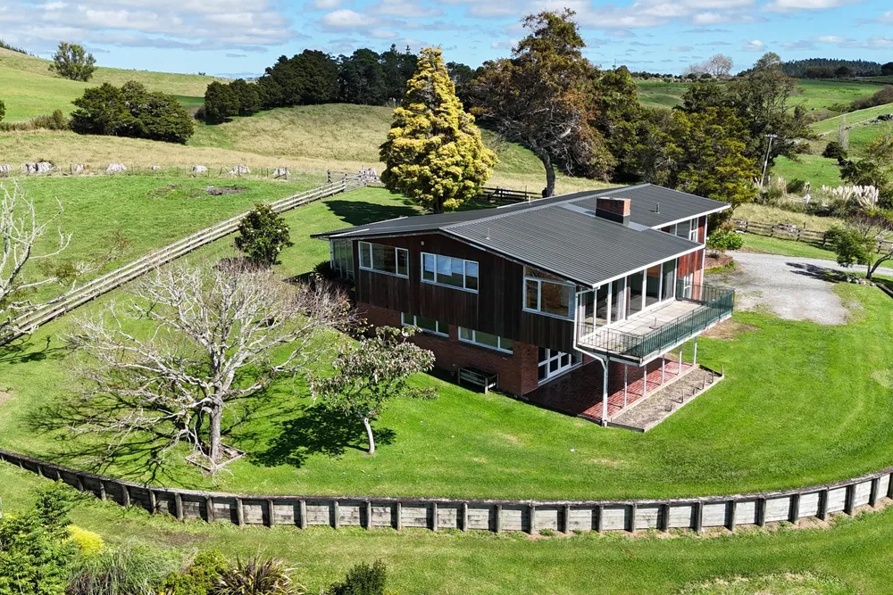 Photos of 123 Whakapirau Road
