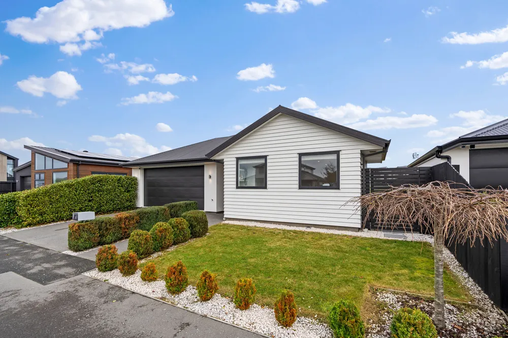 Photos of 63 Manakura Street