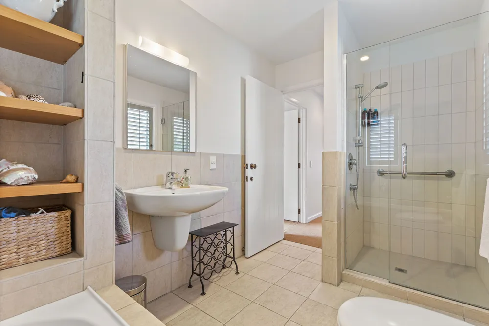 Photos of 8A Ely Avenue