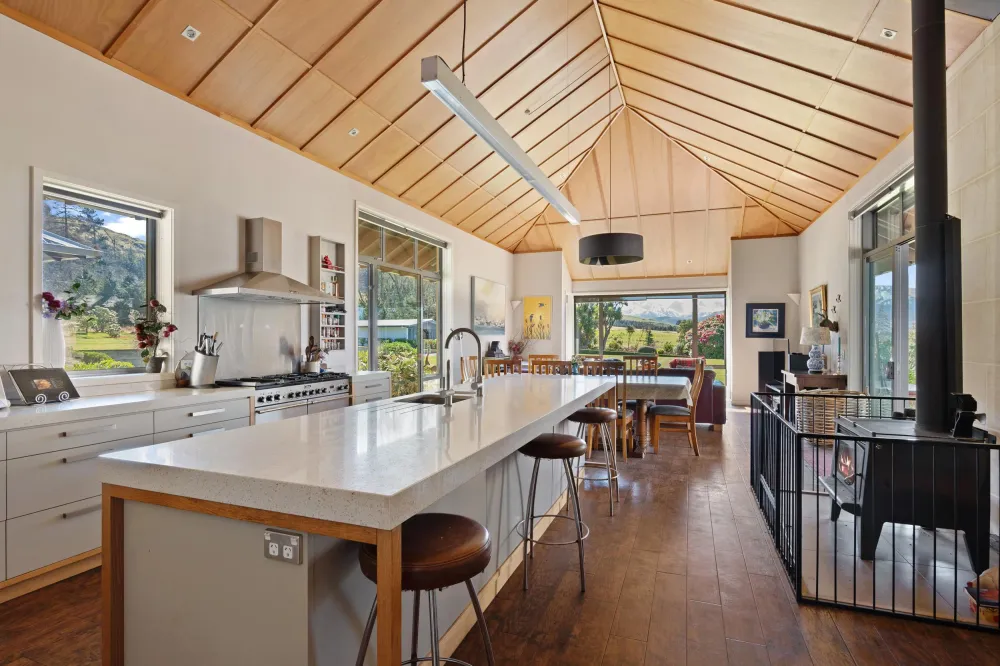 Photos of 405 Upper Downs Road