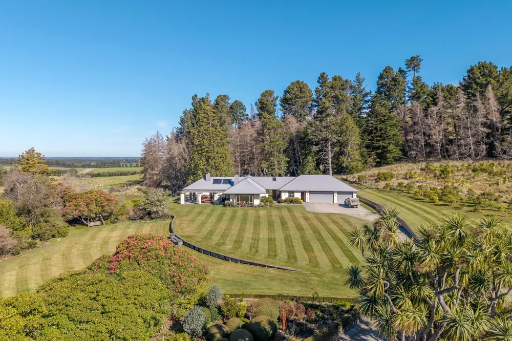 Photos of 405 Upper Downs Road