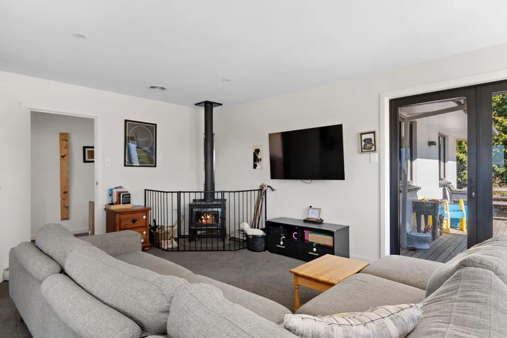 Photos of 405 Upper Downs Road