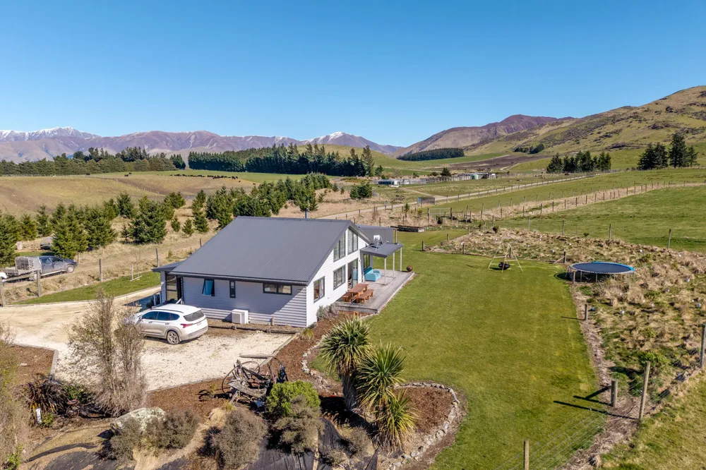 Photos of 405 Upper Downs Road