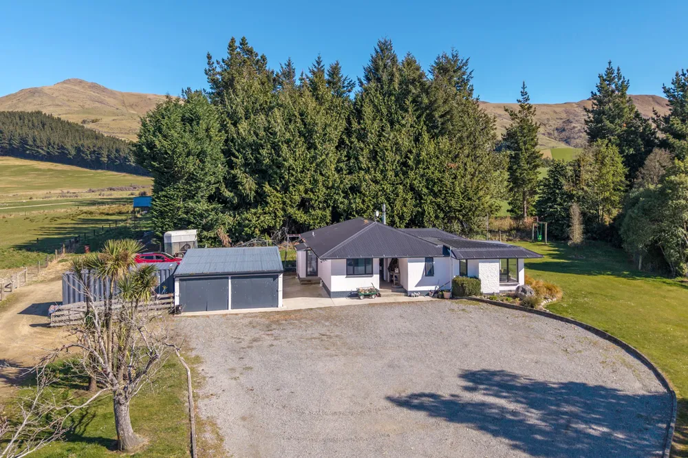Photos of 405 Upper Downs Road