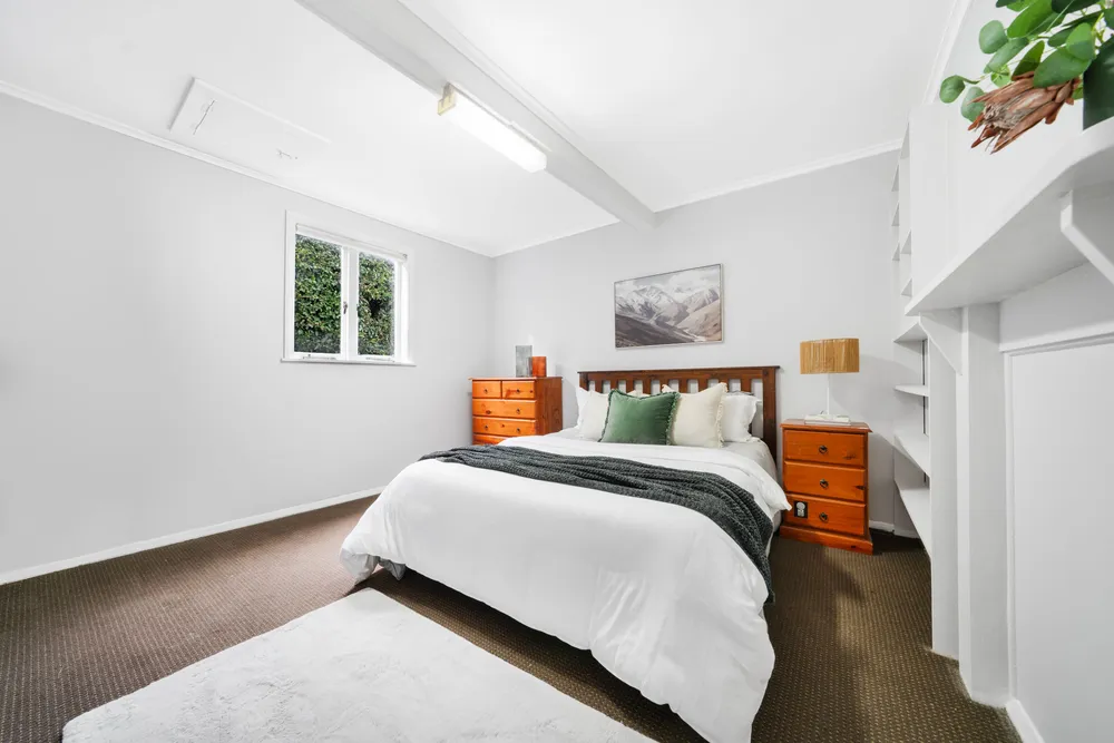 Photos of 83 Orakei Road