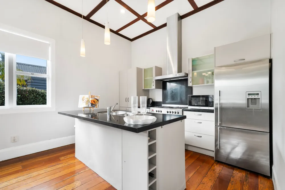 Photos of 83 Orakei Road