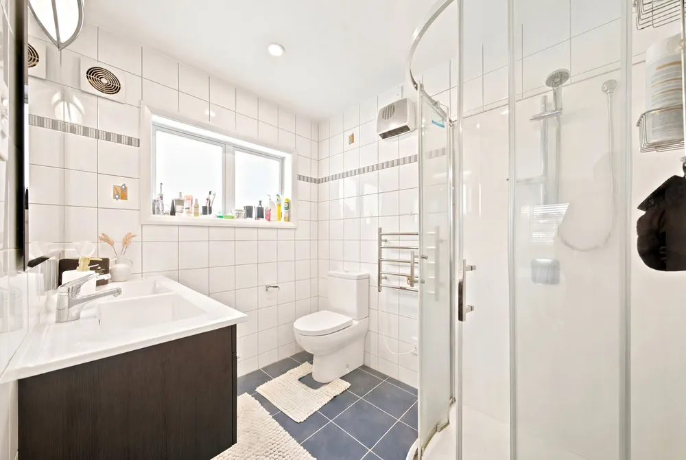 Photos of 83 Orakei Road