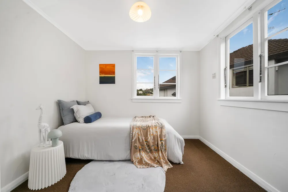 Photos of 83 Orakei Road