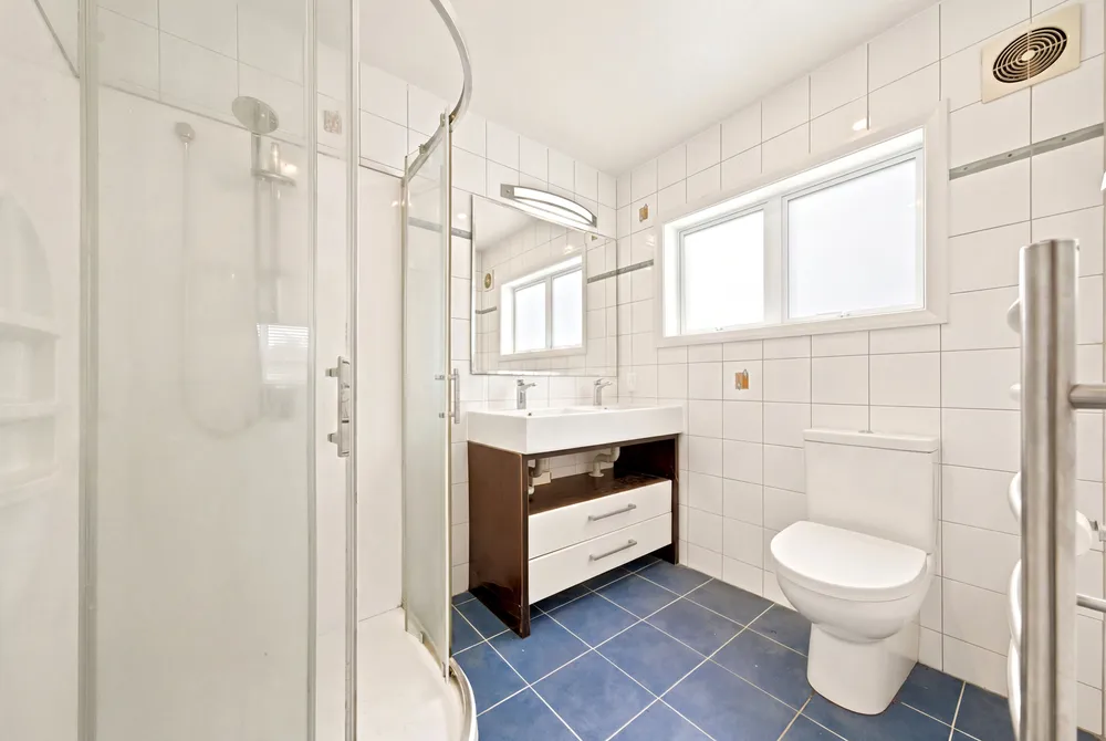 Photos of 83 Orakei Road
