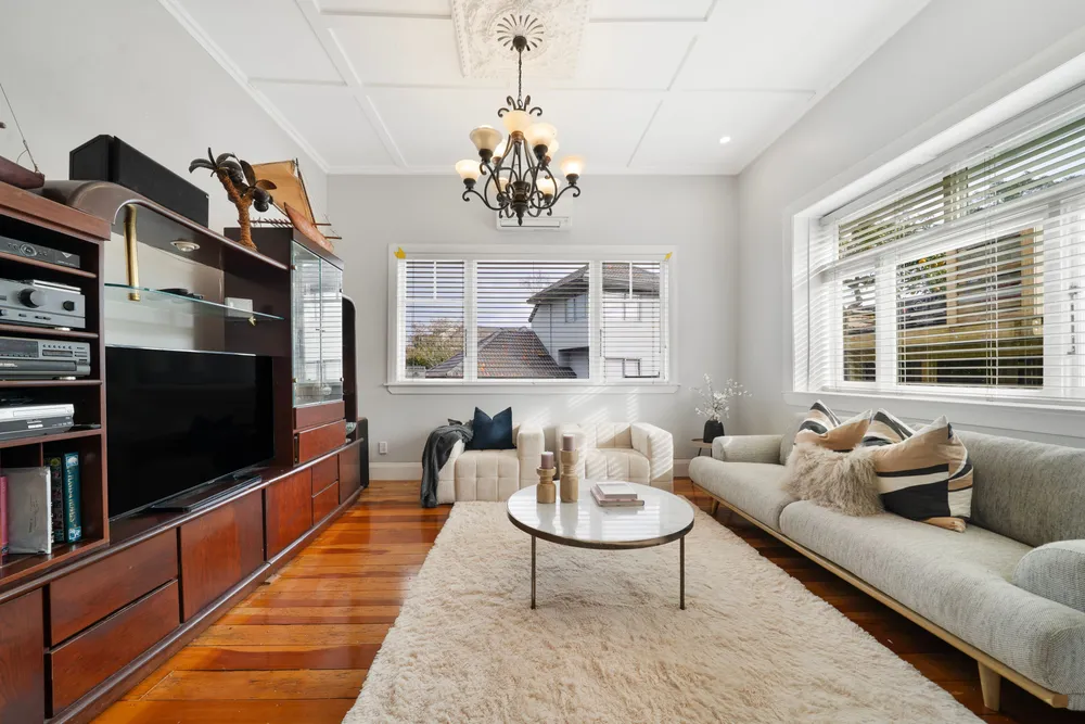 Photos of 83 Orakei Road