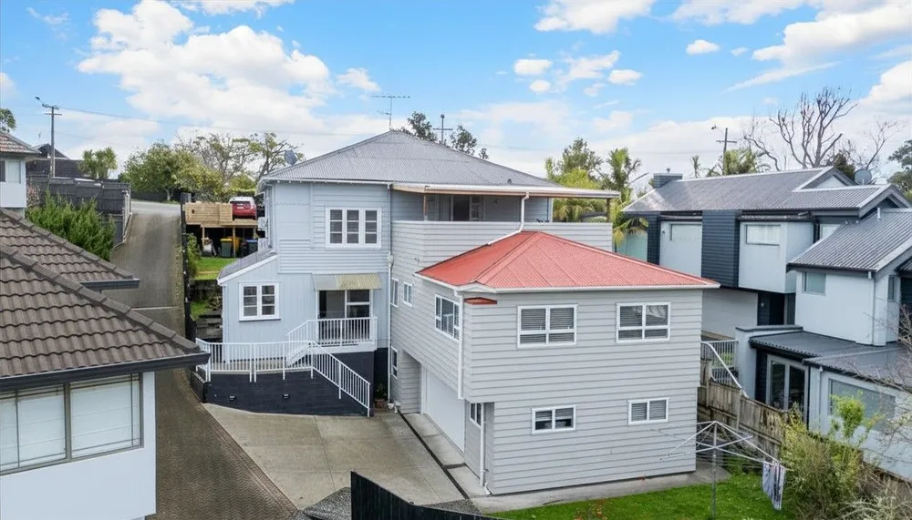 Photos of 83 Orakei Road