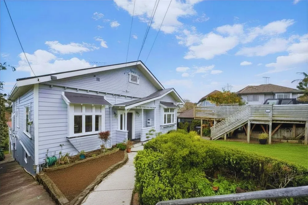 Photos of 83 Orakei Road