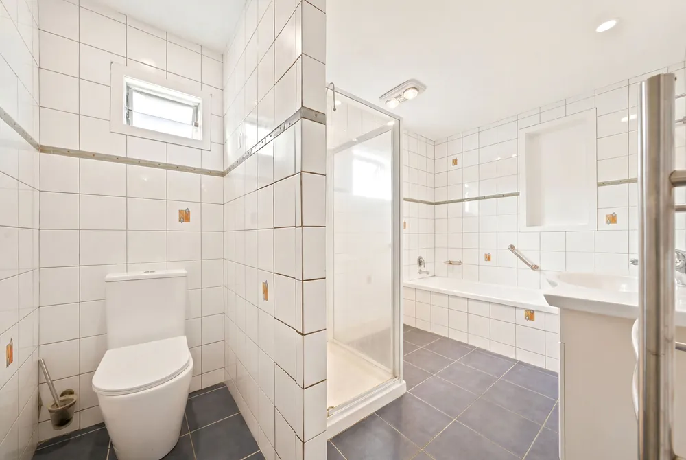 Photos of 83 Orakei Road