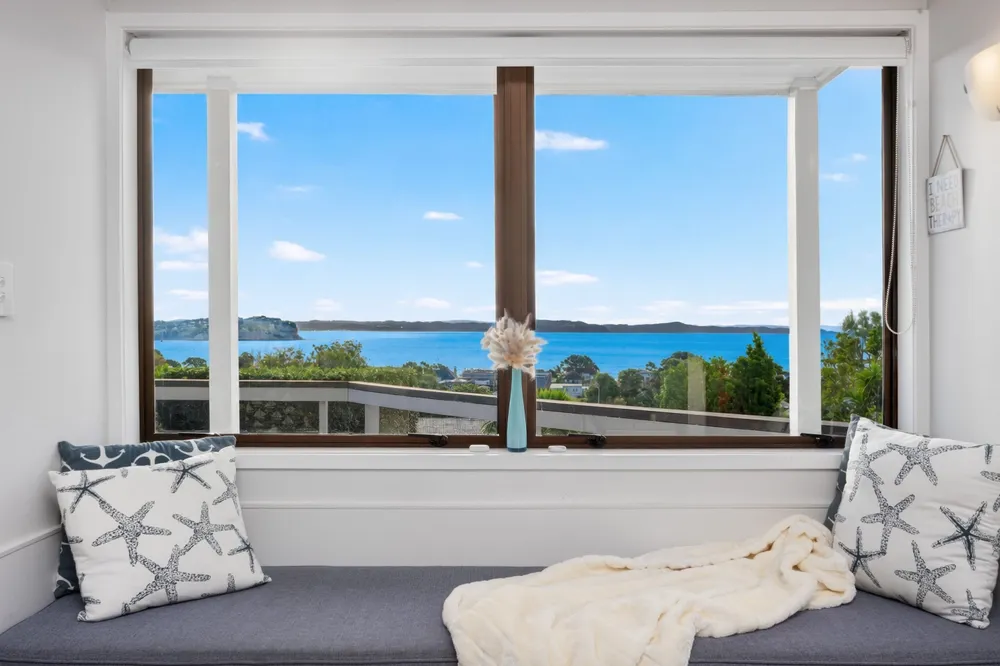 Photos of 952B Whangaparaoa Road