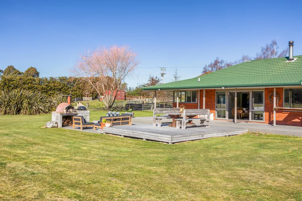 Photos of 724 Loburn Whiterock Road