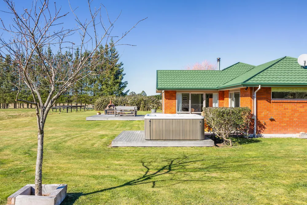 Photos of 724 Loburn Whiterock Road