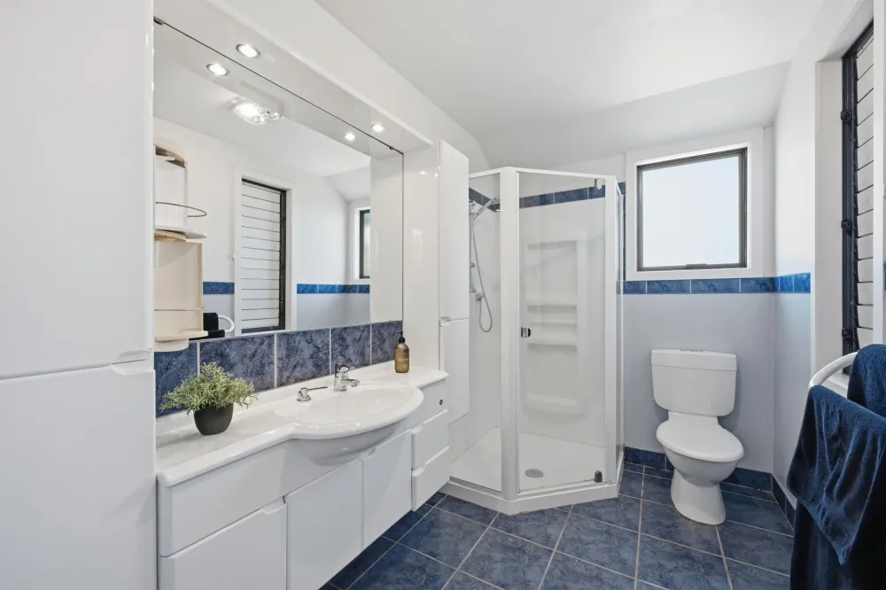 Photos of 100B Coates Avenue