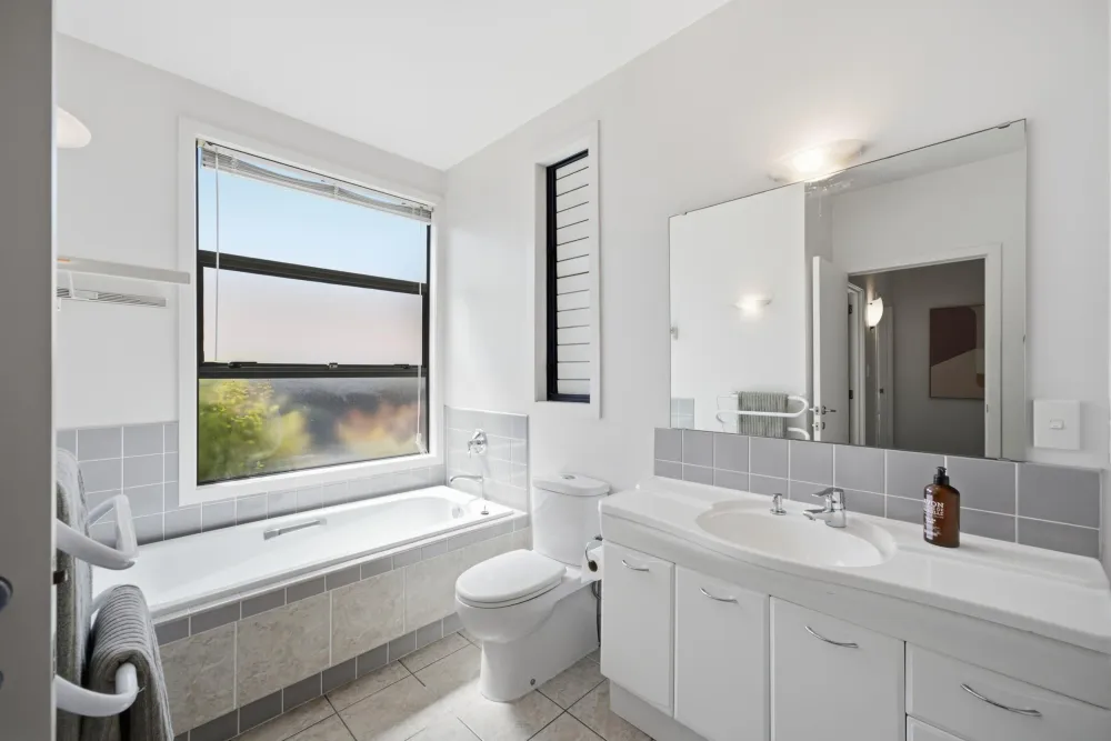 Photos of 100B Coates Avenue