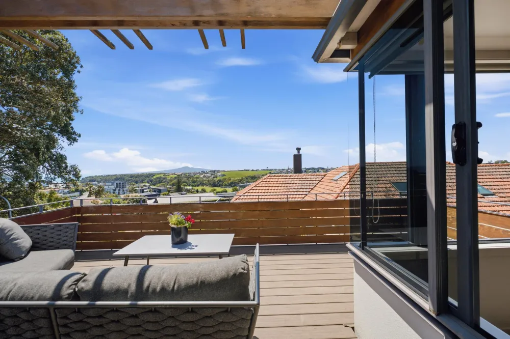 Photos of 100B Coates Avenue