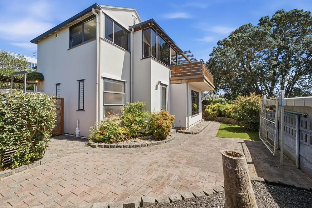 Photos of 100B Coates Avenue