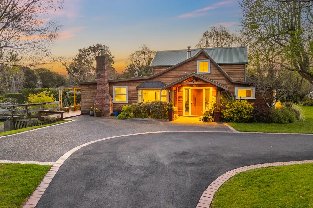 Photos of 119 Paekakariki Hill Road
