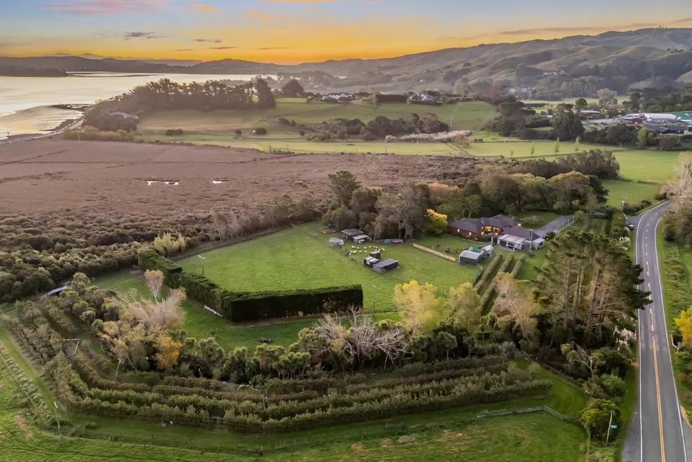 Photos of 119 Paekakariki Hill Road