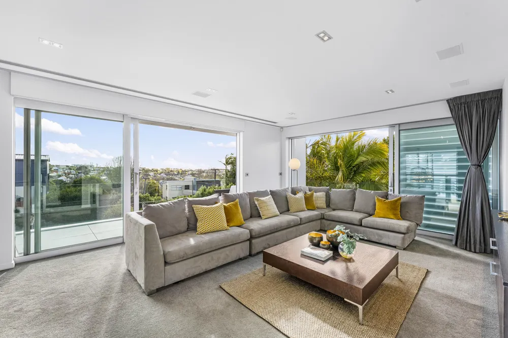 Photos of 43 Godden Crescent