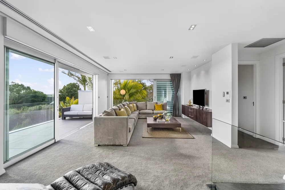 Photos of 43 Godden Crescent