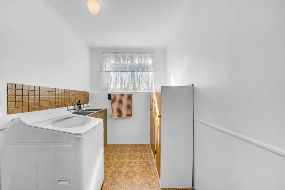 Photos of 11 Eaton Road