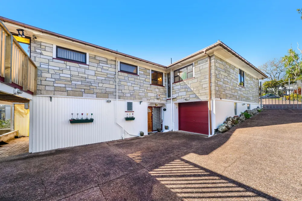 Photos of 11 Eaton Road