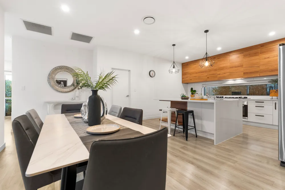 Photos of 12 Pommes Way