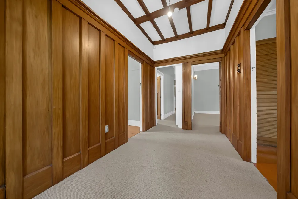 Photos of 590 Mount Albert