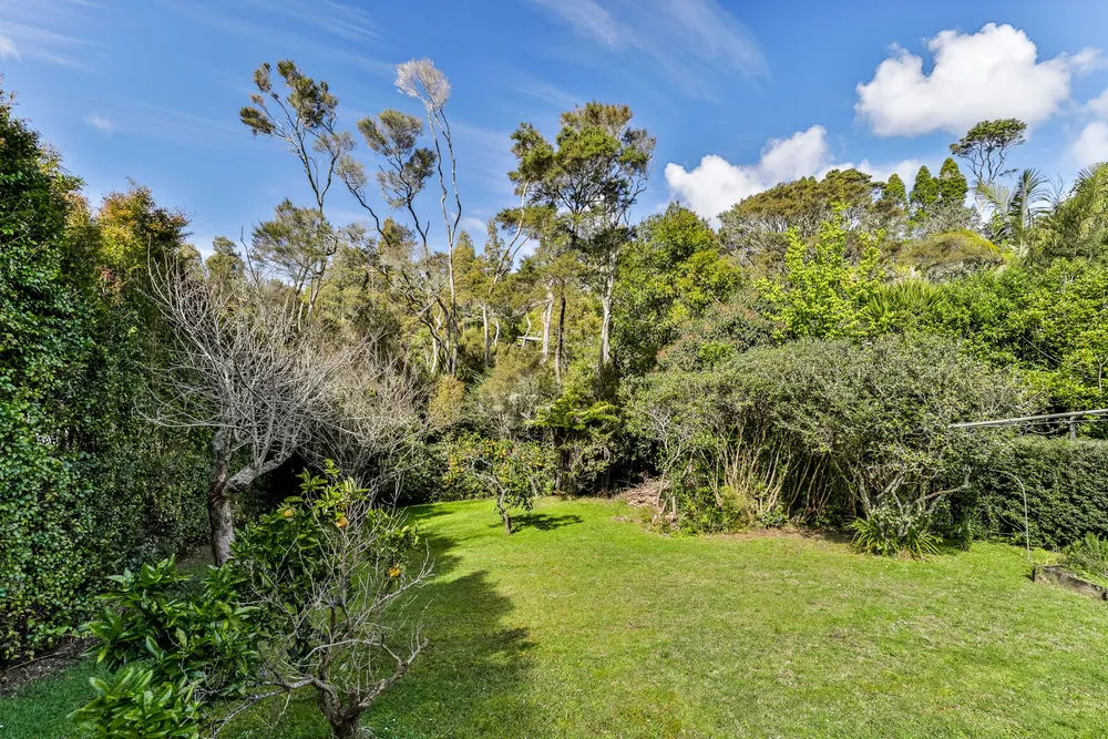 Photos of 208 Old Titirangi Road