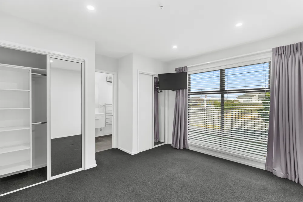 Photos of 20 Skyhawk Road
