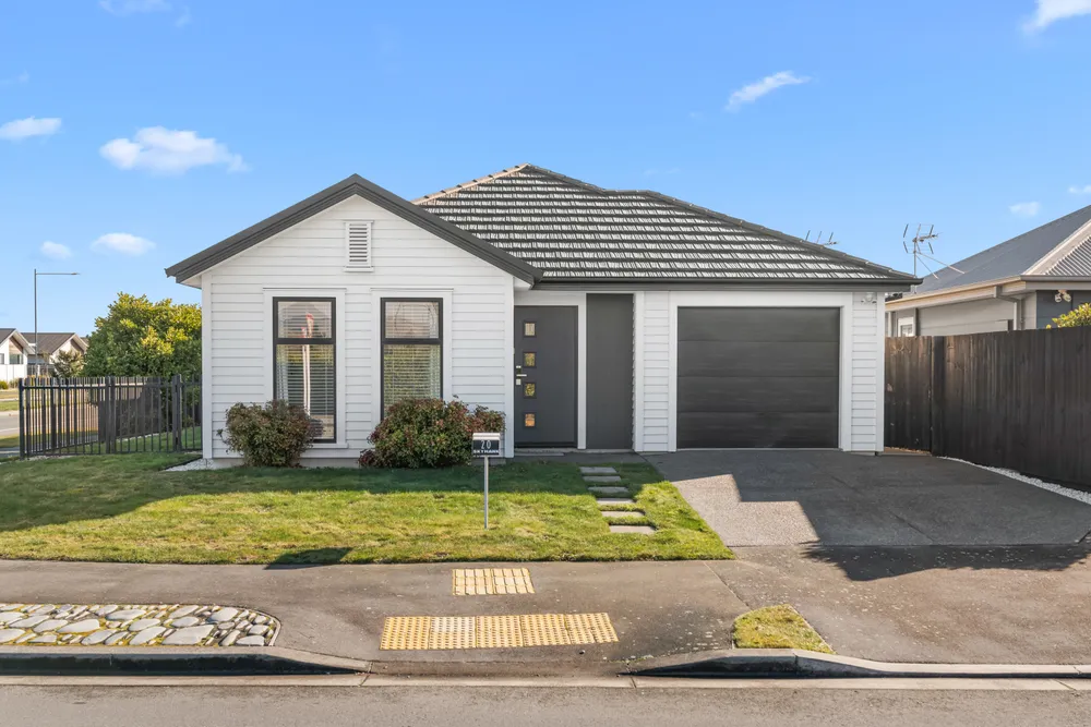 Photos of 20 Skyhawk Road