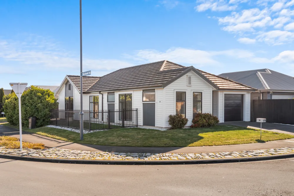 Photos of 20 Skyhawk Road