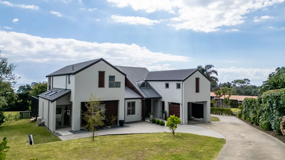 Photos of 98 Otarawairere Road