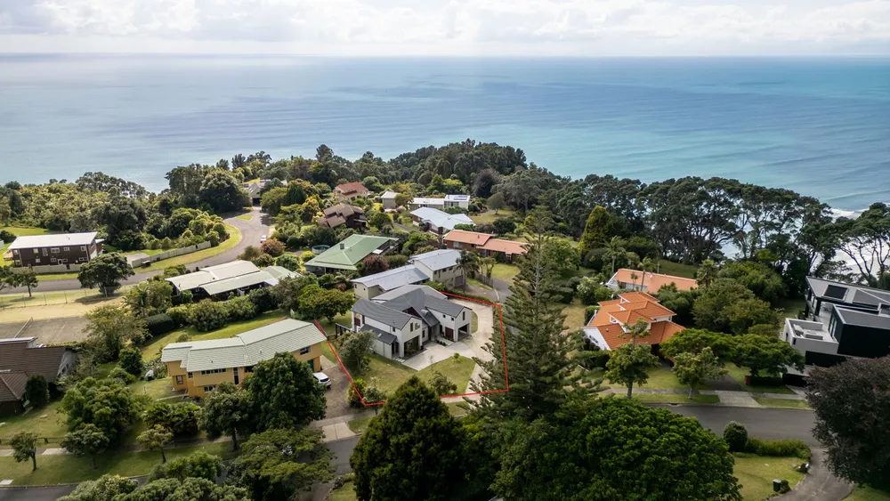 Photos of 98 Otarawairere Road